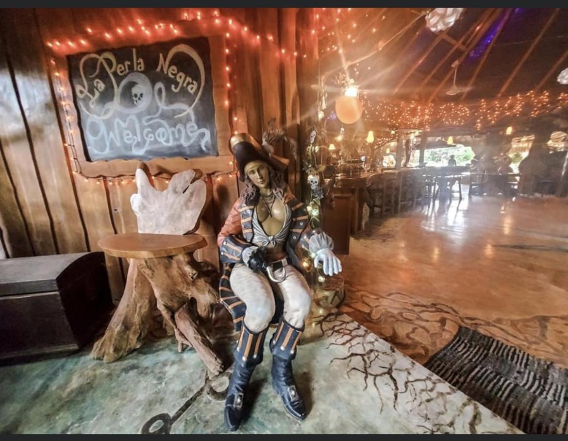 La Perla Negra Eco Pirate Resort 蓬塔雷纳斯 外观 照片