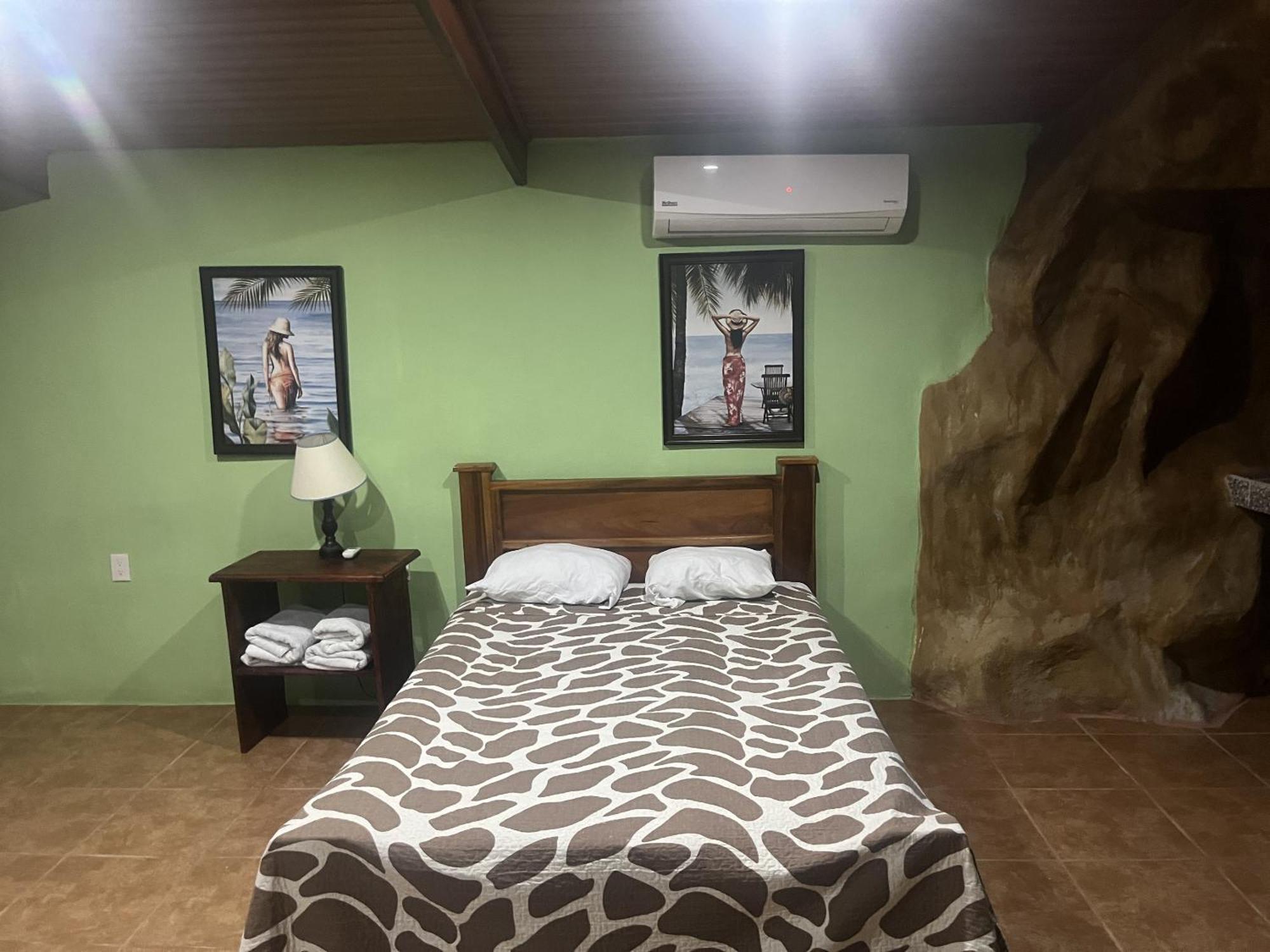 La Perla Negra Eco Pirate Resort 蓬塔雷纳斯 客房 照片